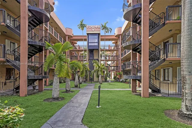 $1,975 | 5490 West 21st Court, Unit 112, Hialeah, FL 33016