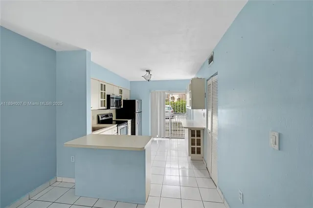 $1,975 | 5490 West 21st Court, Unit 112, Hialeah, FL 33016