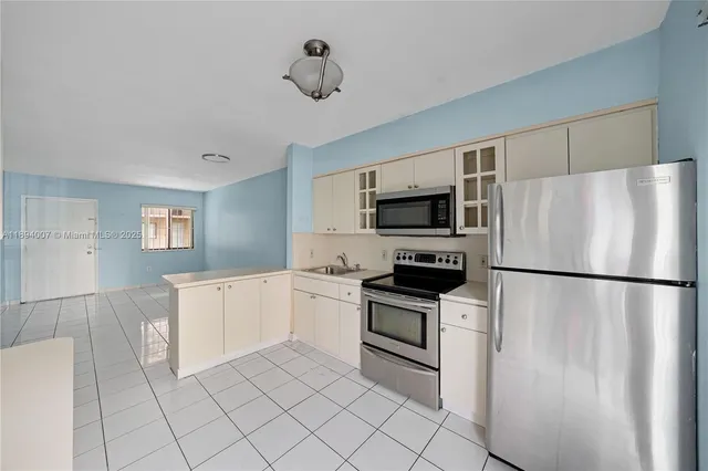 $1,975 | 5490 West 21st Court, Unit 112, Hialeah, FL 33016