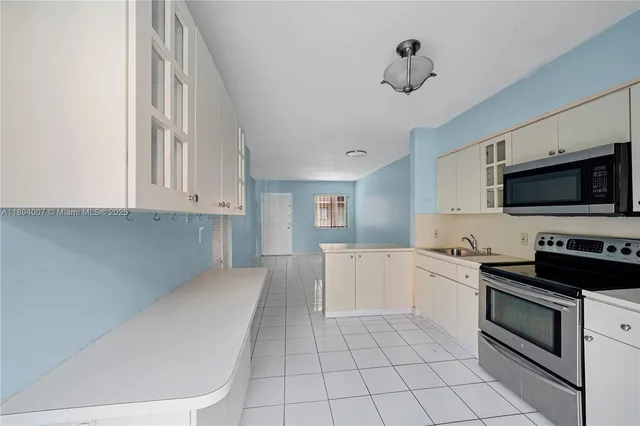 $1,975 | 5490 West 21st Court, Unit 112, Hialeah, FL 33016