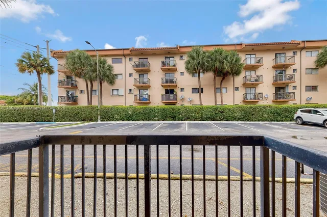 $1,975 | 5490 West 21st Court, Unit 112, Hialeah, FL 33016