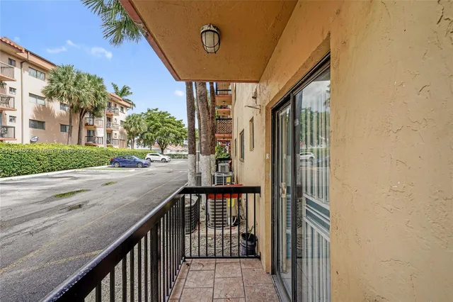 $1,975 | 5490 West 21st Court, Unit 112, Hialeah, FL 33016