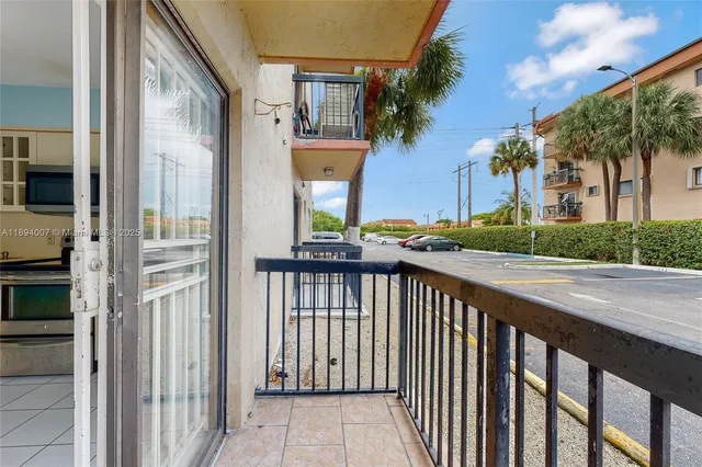 $1,975 | 5490 West 21st Court, Unit 112, Hialeah, FL 33016