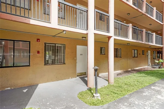 $1,975 | 5490 West 21st Court, Unit 112, Hialeah, FL 33016