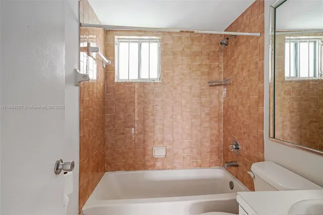 $1,975 | 5490 West 21st Court, Unit 112, Hialeah, FL 33016