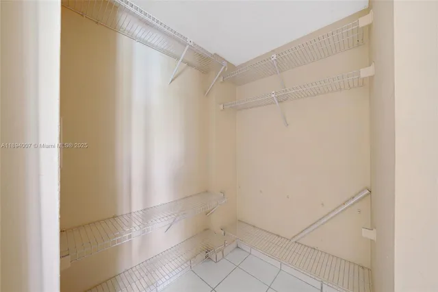 $1,975 | 5490 West 21st Court, Unit 112, Hialeah, FL 33016