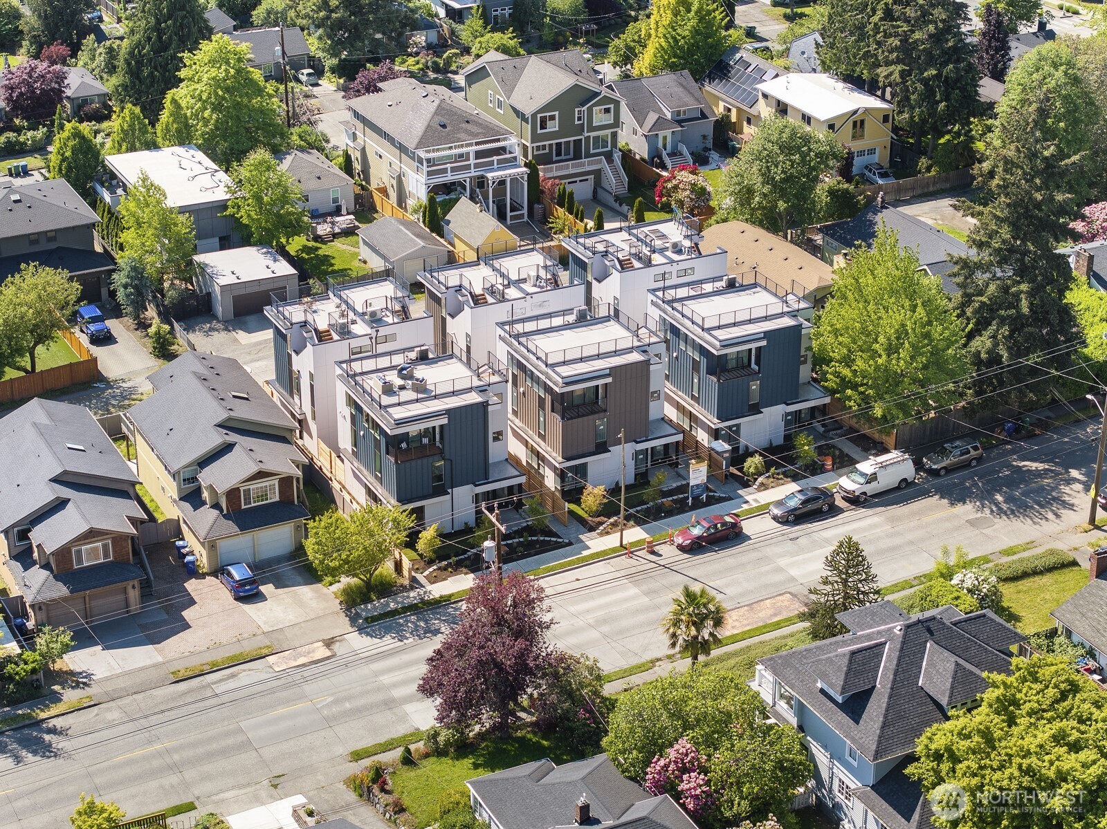 8831 B Wallingford Avenue North Seattle, WA 98103 - Photo 24 of 31