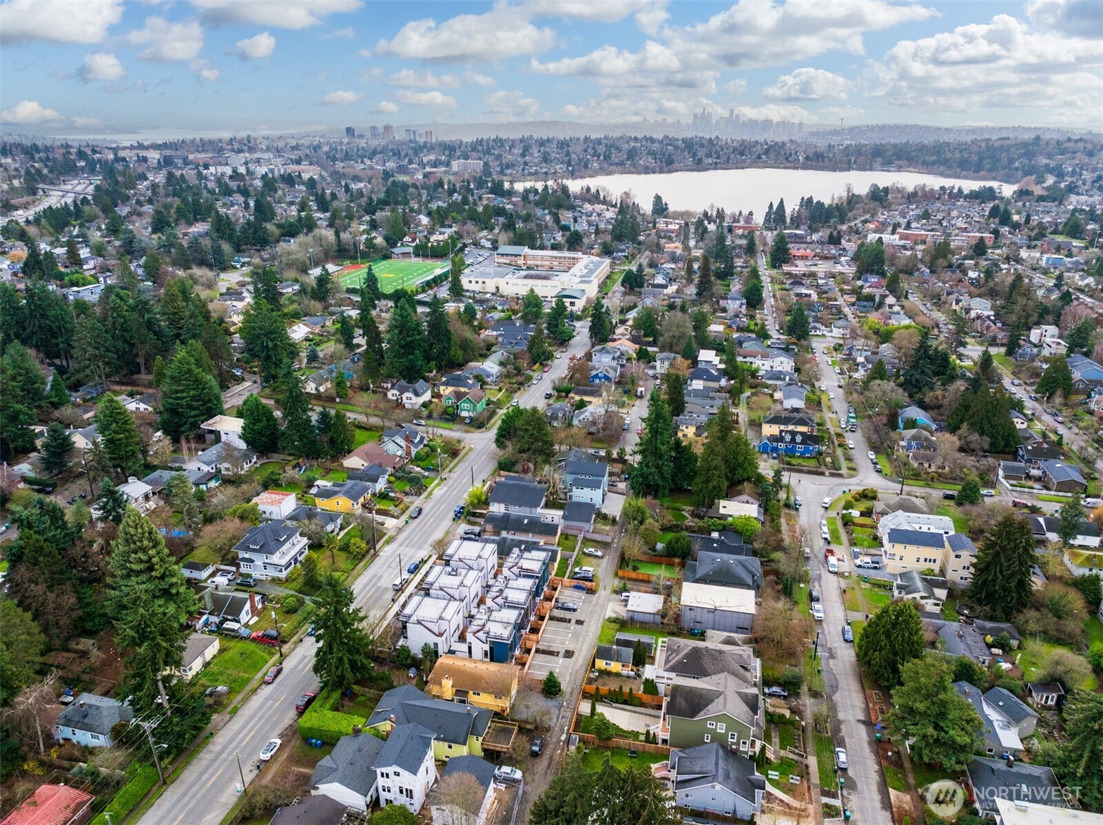8831 B Wallingford Avenue North Seattle, WA 98103 - Photo 29 of 31