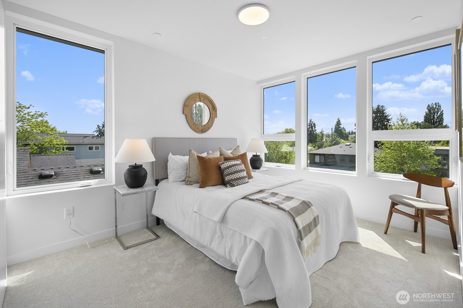 8831 B Wallingford Avenue North Seattle, WA 98103 - Photo 10 of 31