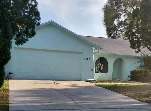 a view of a garage of the house