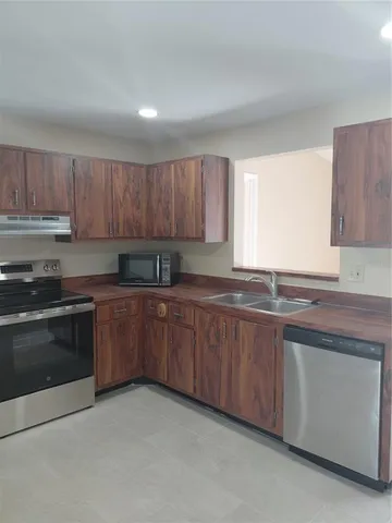 $2,400 | 7507 South Sanibel Circle, Temple Terrace, FL 33637