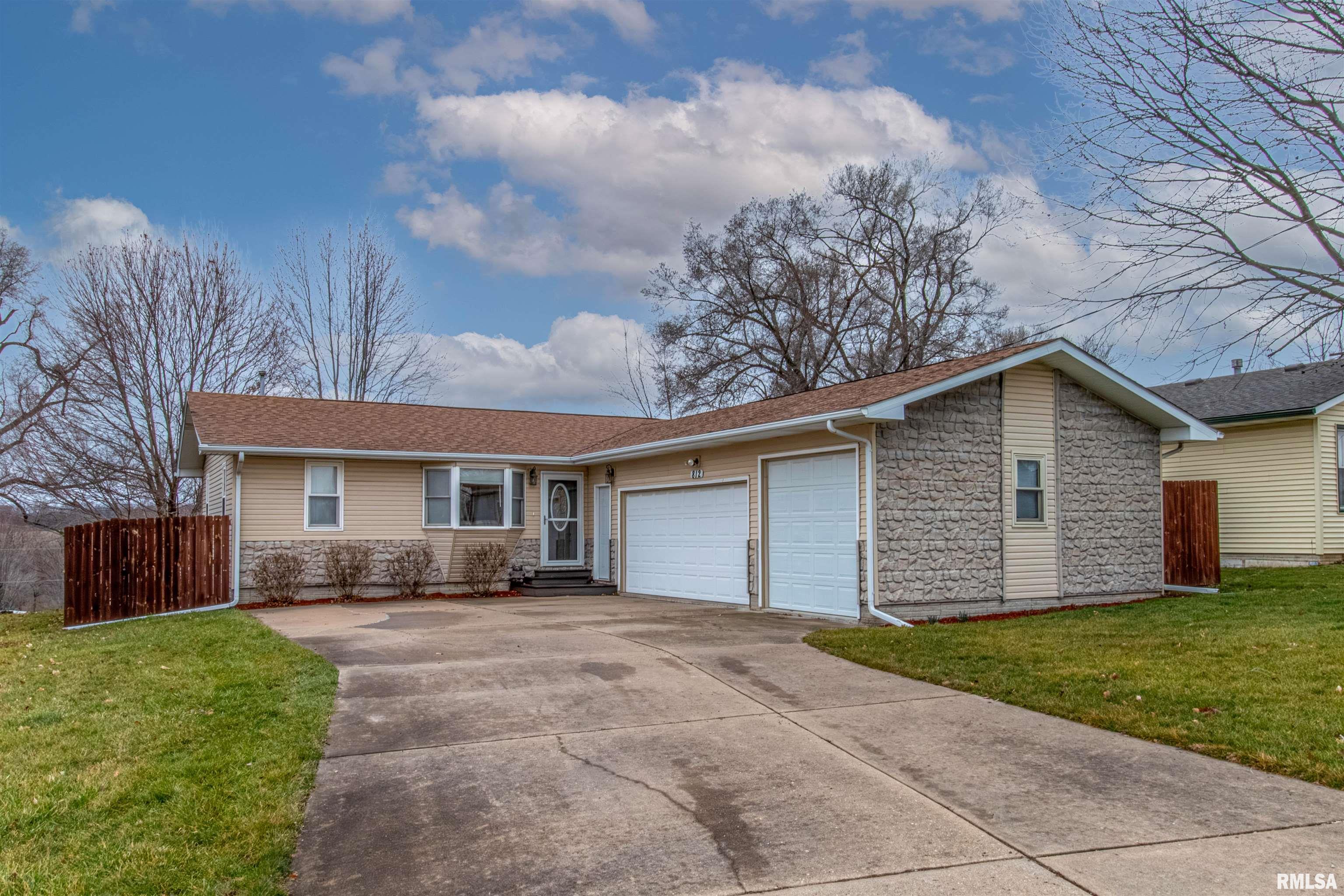 812 Hacker Street Buffalo, IA 52728 - Photo 1 of 22 Gallery Image 1