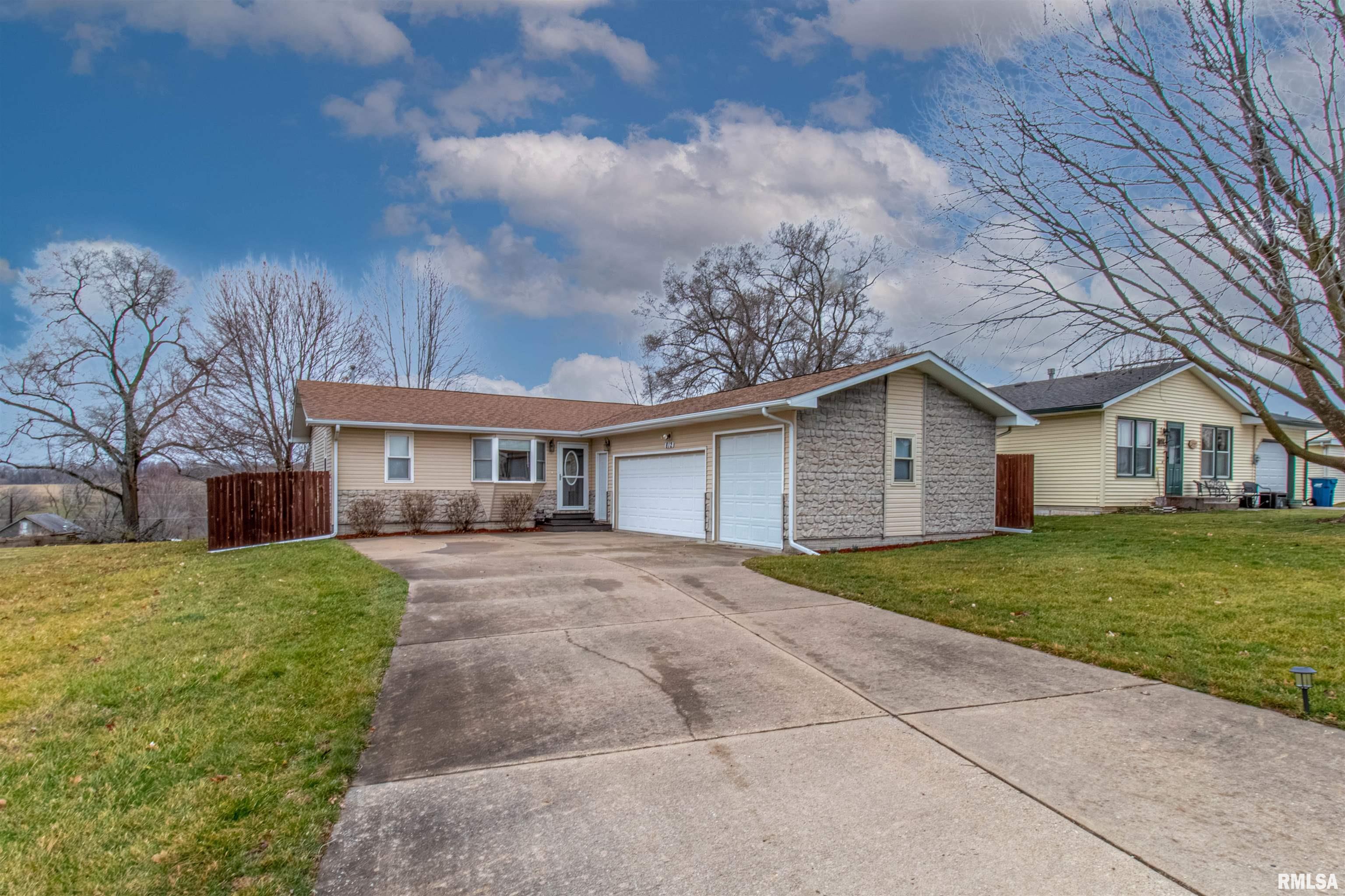 812 Hacker Street Buffalo, IA 52728 - Photo 2 of 22 Gallery Image 2