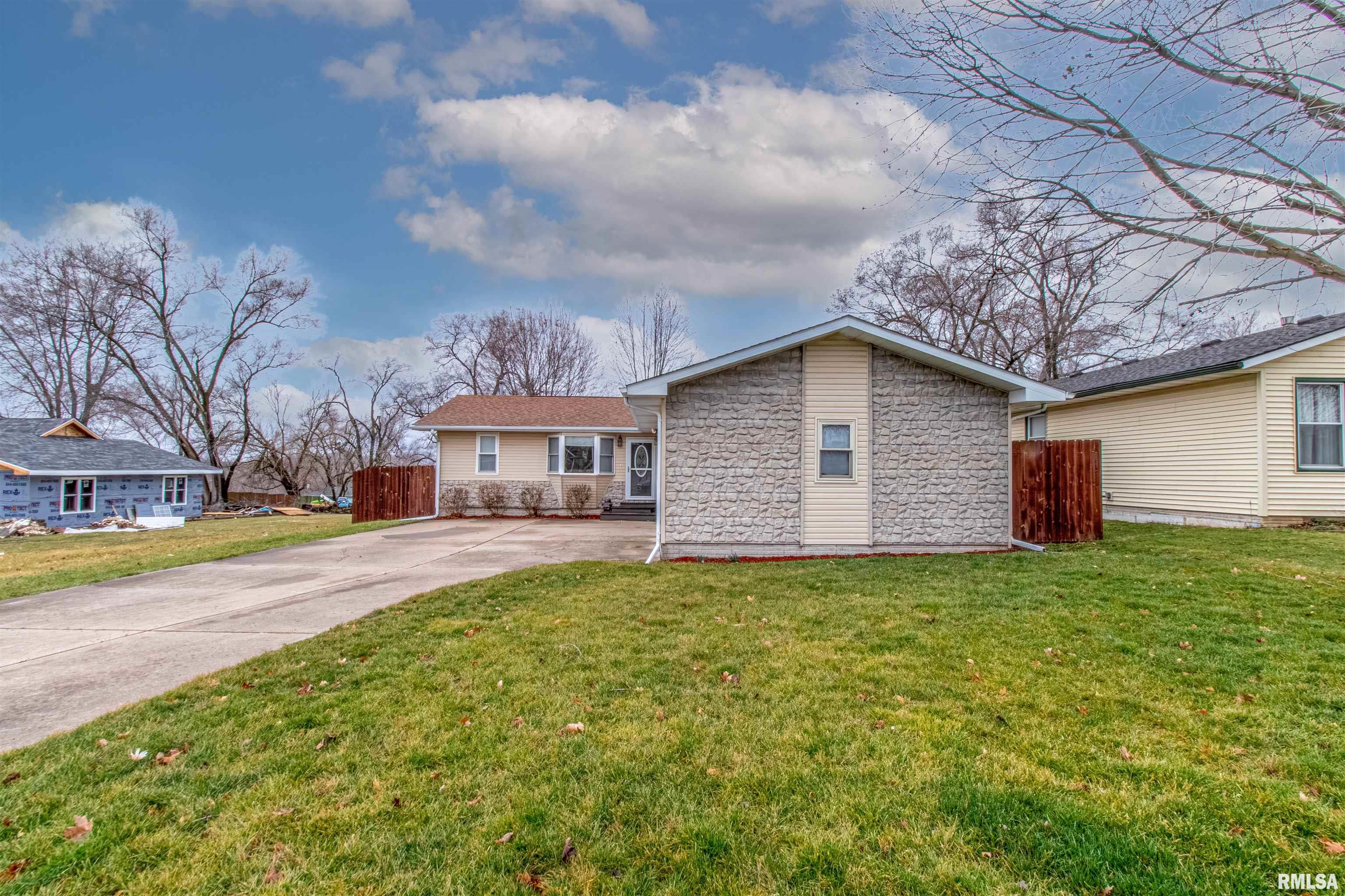 812 Hacker Street Buffalo, IA 52728 - Photo 3 of 22 Gallery Image 3
