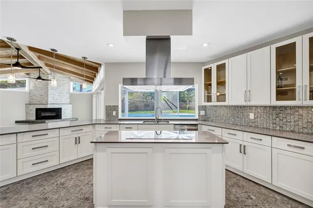 a view of an empty room with window and a ceiling fan