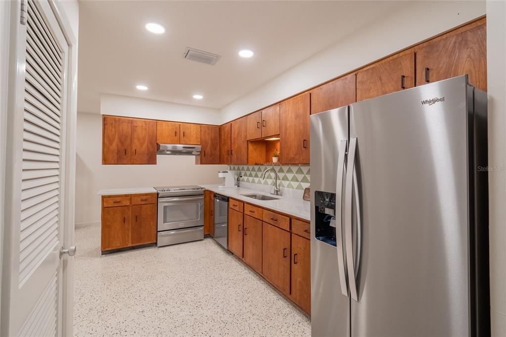 725 Wilson Avenue Lakeland, FL 33801 - Photo 4 of 15