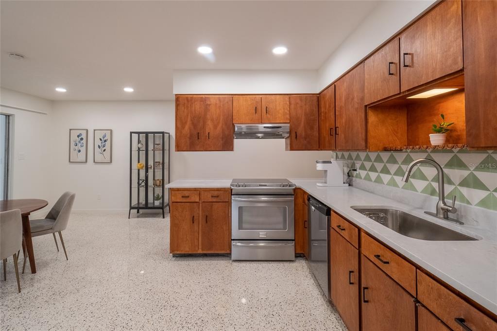 725 Wilson Avenue Lakeland, FL 33801 - Photo 5 of 15