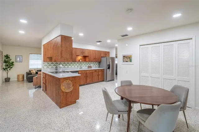 $1,800 | 725 Wilson Avenue, Lakeland, FL 33801