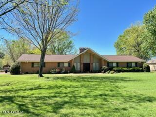 49 Jill Road Senatobia, MS 38668 - Photo 1 of 24 49 JILL ROAD, SENATOBIA, MS