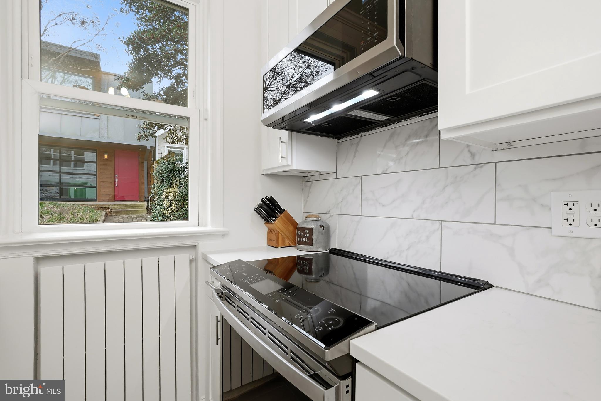 3520 S Street Northwest Washington, DC 20007 - Photo 11 of 44 a close view of stove