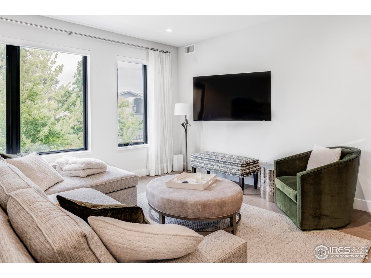 2718 Pine Street, Unit 202 Boulder, CO 80302 - Photo 12 of 33 Living room detail