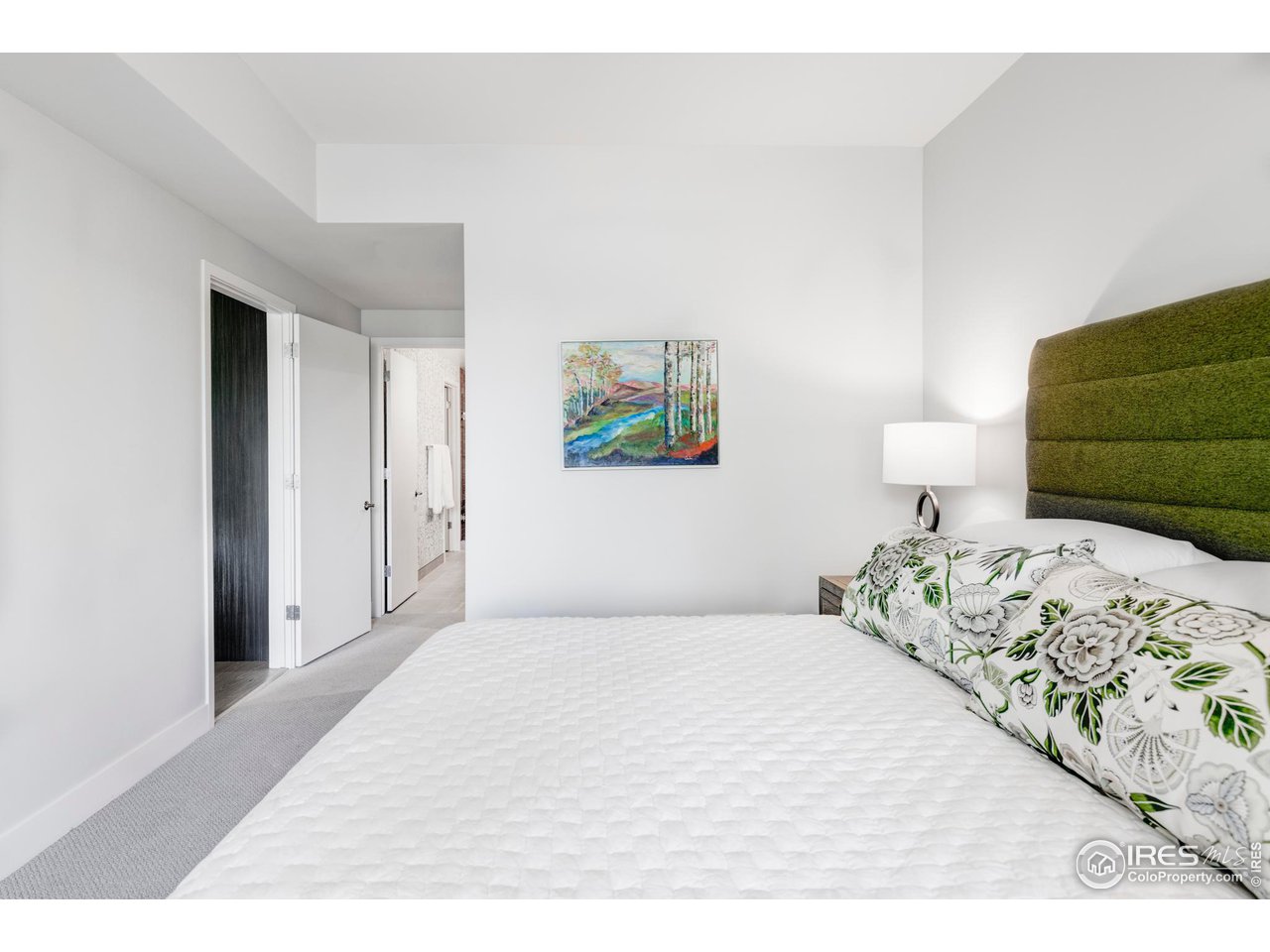 2718 Pine Street, Unit 202 Boulder, CO 80302 - Photo 16 of 33 Primary bedroom