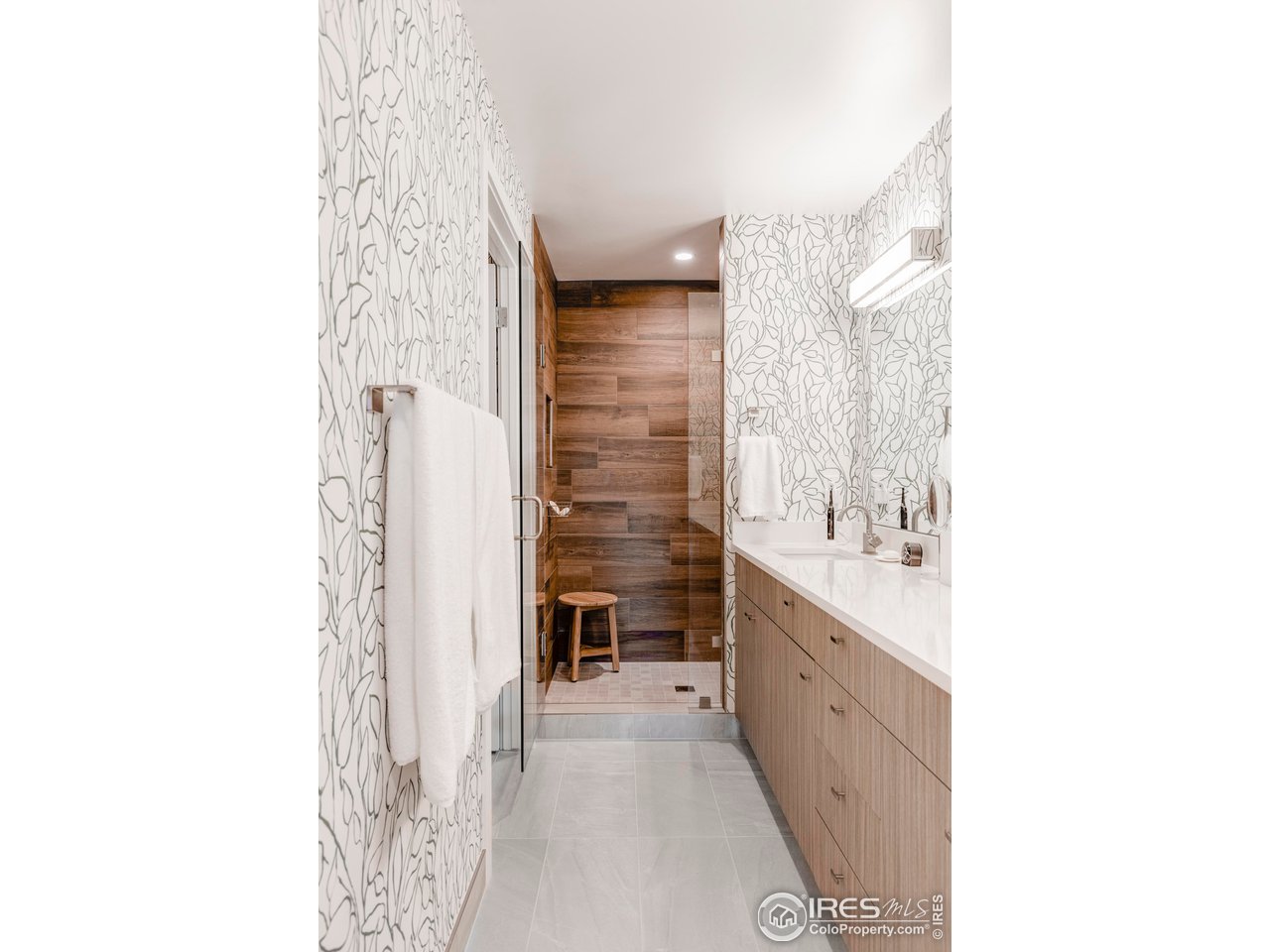 2718 Pine Street, Unit 202 Boulder, CO 80302 - Photo 21 of 33 Primary bath