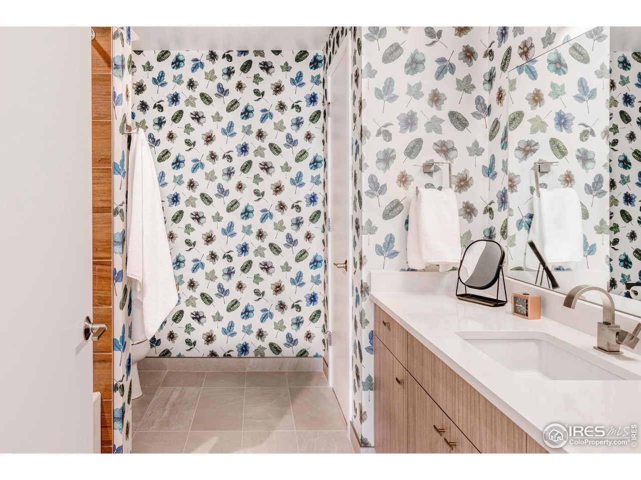 2718 Pine Street, Unit 202 Boulder, CO 80302 - Photo 27 of 33 Full second bathroom