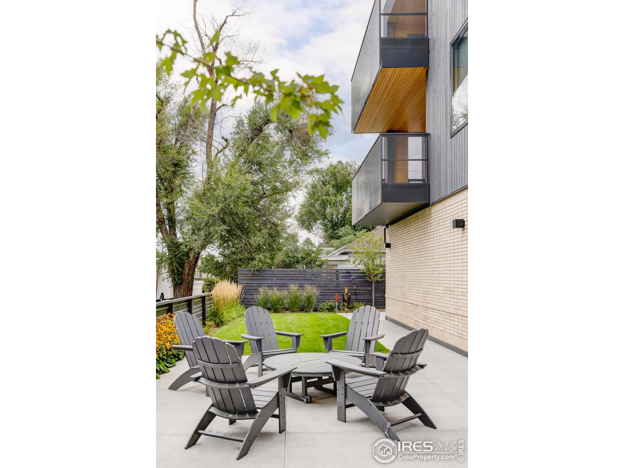 2718 Pine Street, Unit 202 Boulder, CO 80302 - Photo 33 of 33 Common area w/patio, small yard area, bike/dog wash