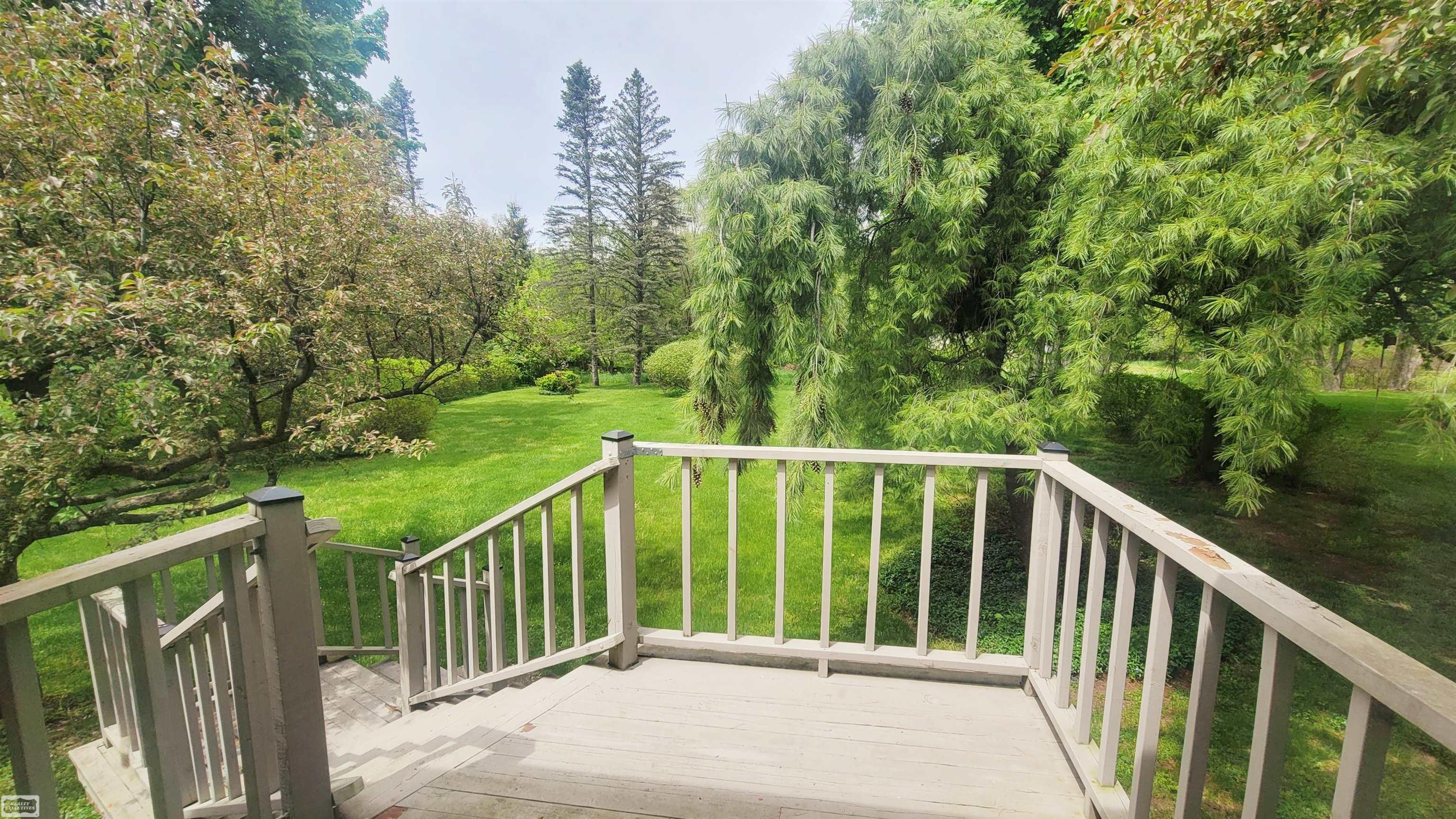 3307 Spring Meadow Drive Rochester, MI 48306 - Photo 16 of 18 50141228-9434986a-29d6-4764-8093-c96a02e3c4e1.JPG