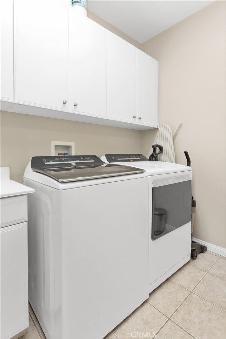 33369 Gold Mountain Road Yucaipa, CA 92399 - Photo 20 of 65 Indoor laundry