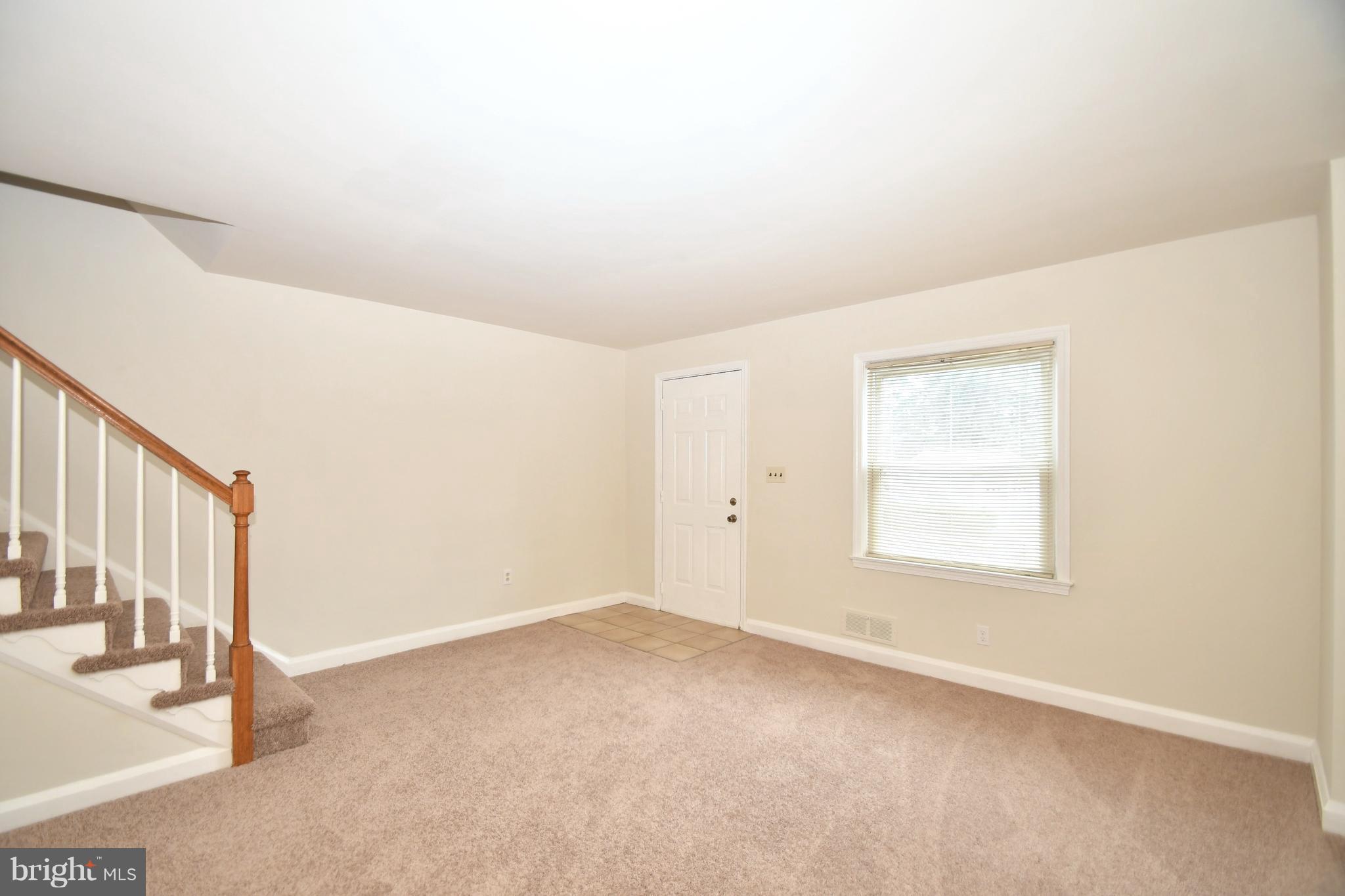 17 South Hawthorne Road Baltimore, MD 21220 - Photo 4 of 30 Living Room