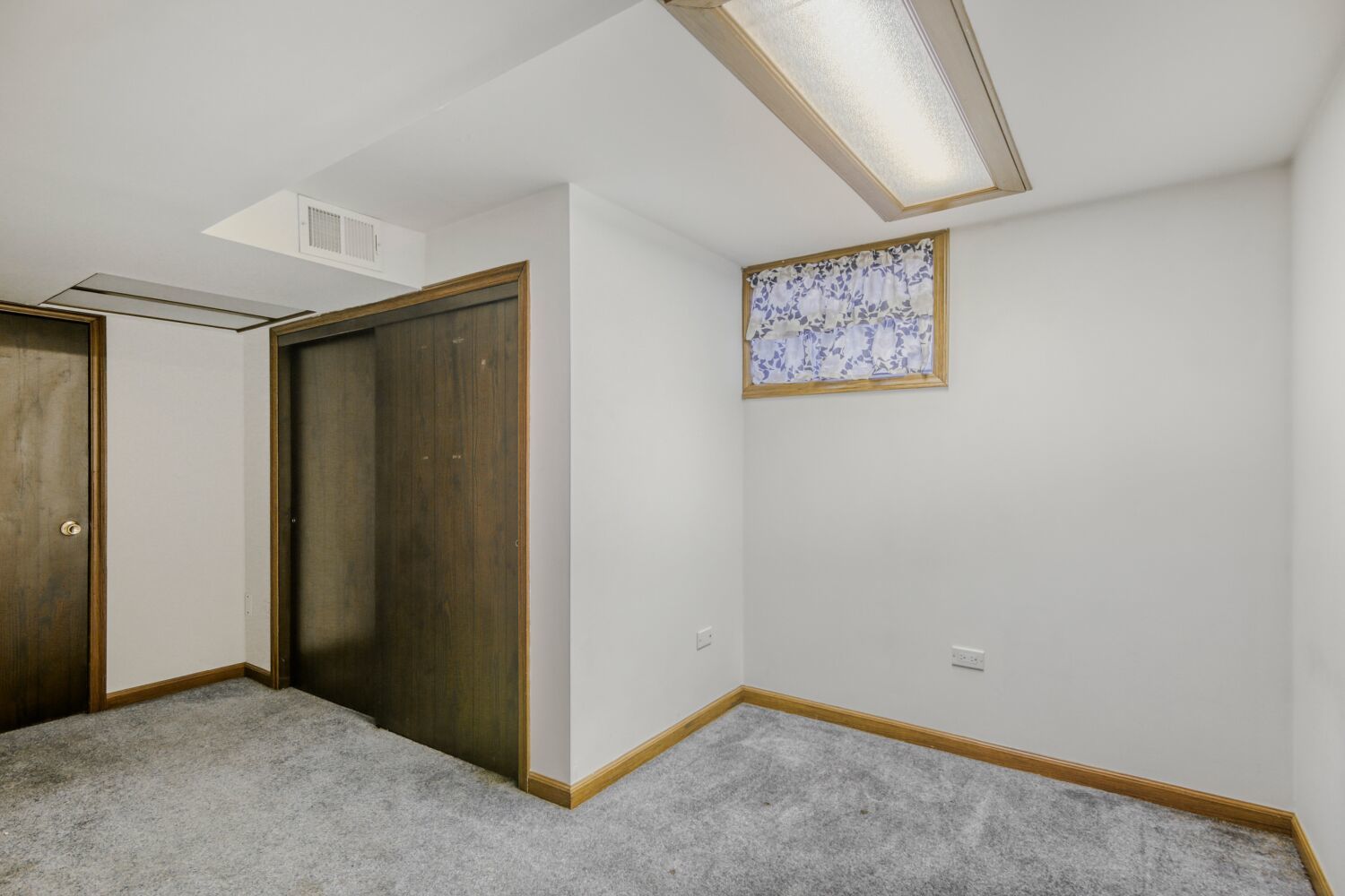 3659 Madison Street Lansing, IL 60438 - Photo 16 of 28 an empty room with a hallway