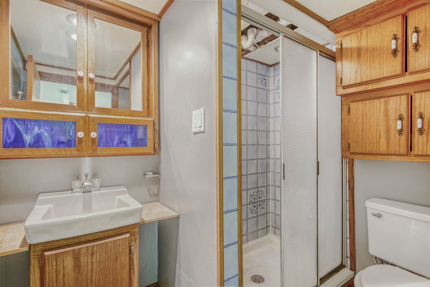 3659 Madison Street Lansing, IL 60438 - Photo 18 of 28 a bathroom with a sink and a mirror