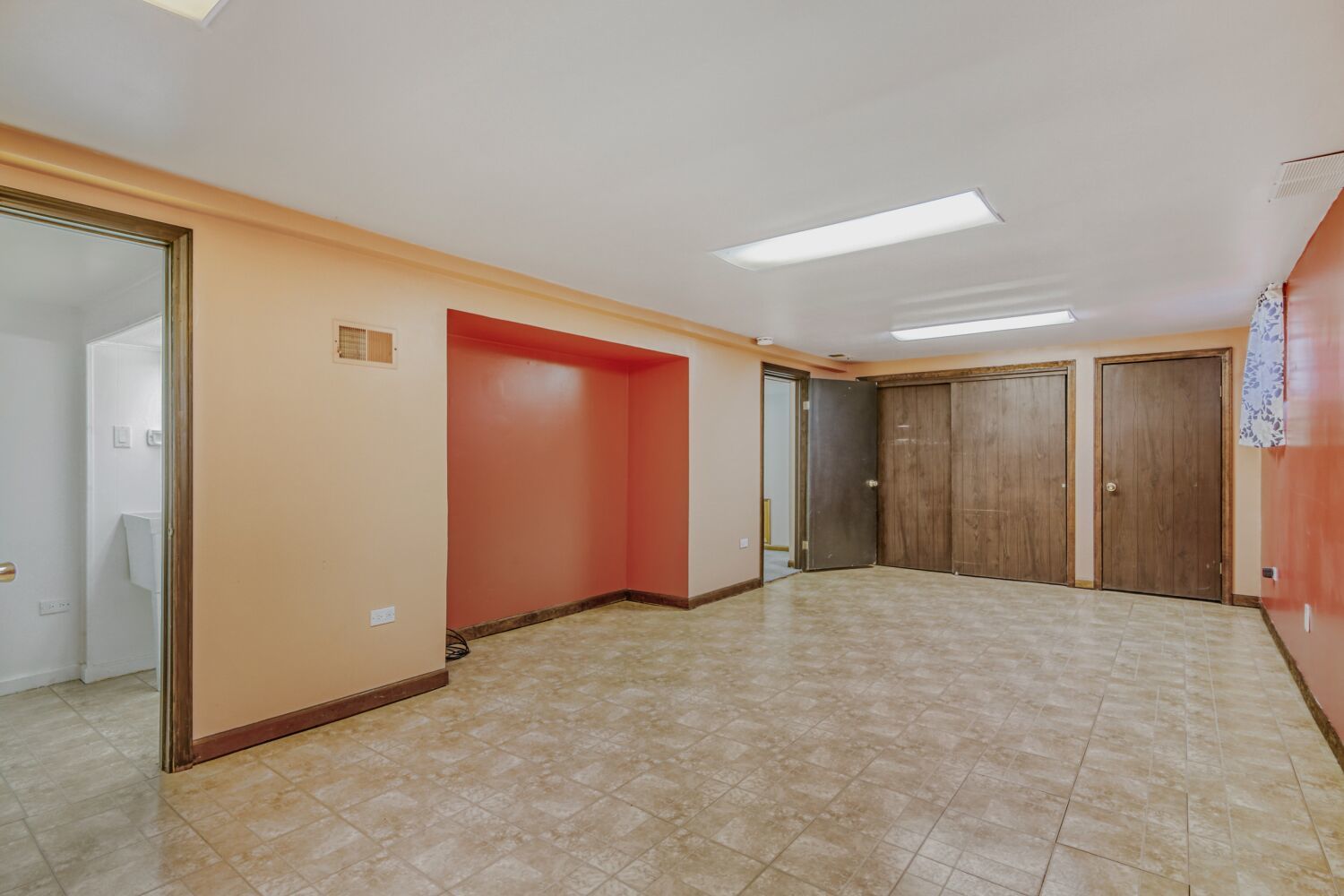 3659 Madison Street Lansing, IL 60438 - Photo 19 of 28 a view of an empty room