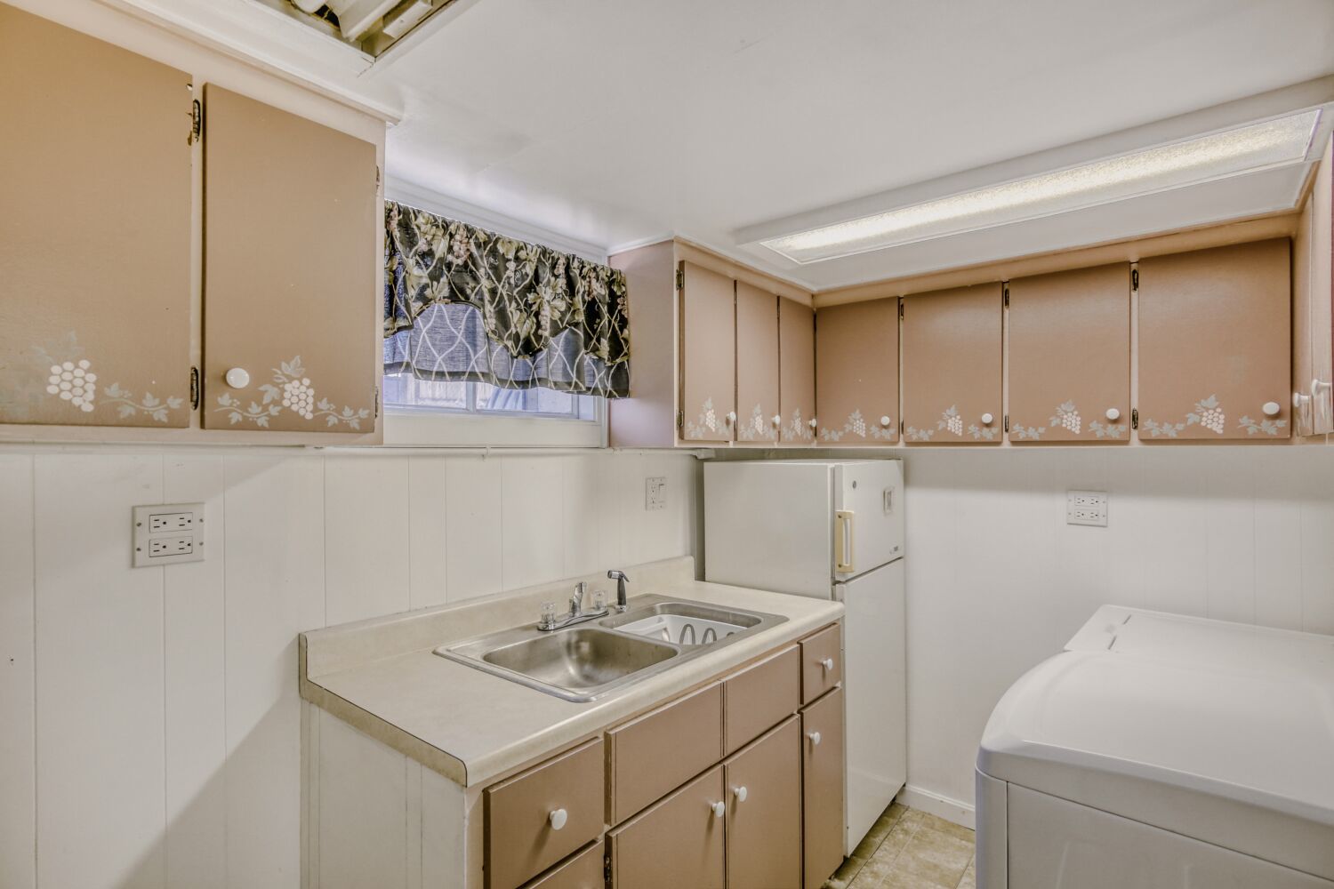 3659 Madison Street Lansing, IL 60438 - Photo 22 of 28 a kitchen with a sink and cabinets