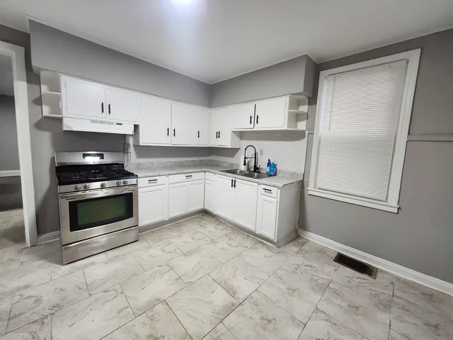 $1,300 | 3019 East 80th Street, Unit 1, Chicago, IL 60617