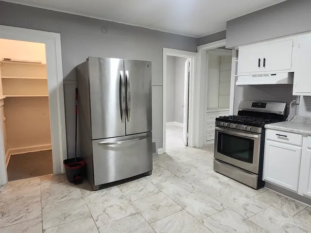 $1,300 | 3019 East 80th Street, Unit 1, Chicago, IL 60617