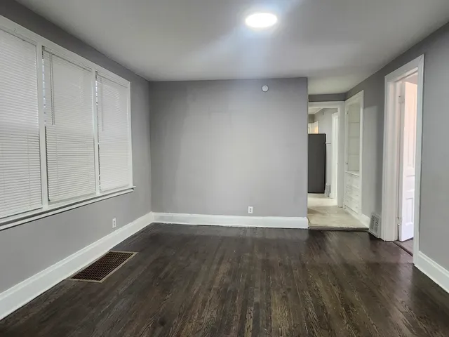 $1,300 | 3019 East 80th Street, Unit 1, Chicago, IL 60617