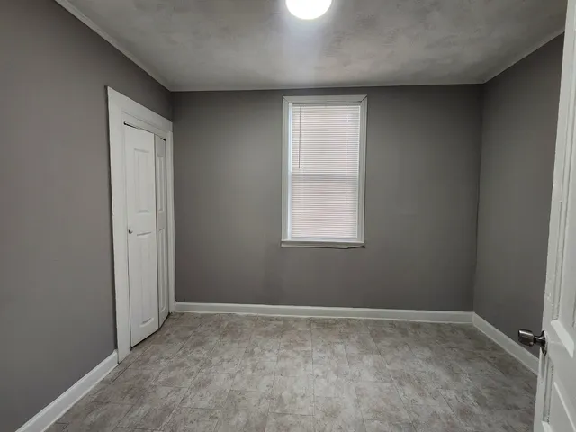 $1,300 | 3019 East 80th Street, Unit 1, Chicago, IL 60617