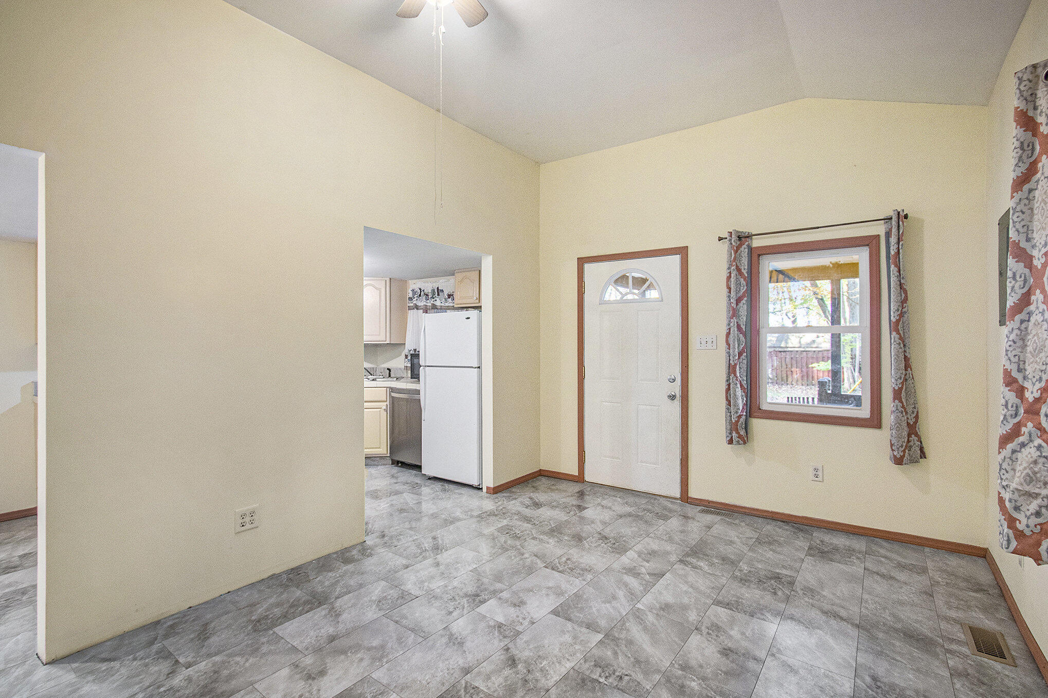 955 54th Street Pullman, MI 49450 - Photo 5 of 22 006_file_615