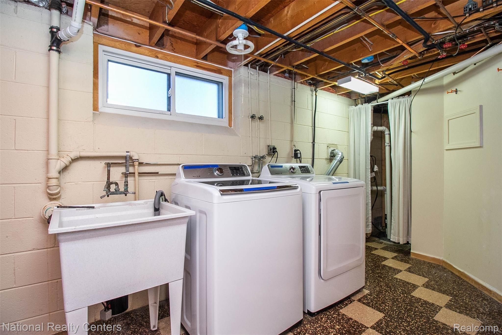 187 Old Perch Road Rochester, MI 48309 - Photo 30 of 35 32.jpg