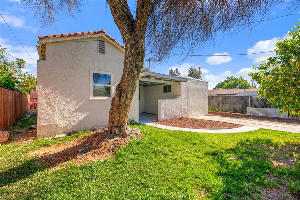 2723 Iris Street Riverside, CA 92507 - Photo 2 of 26