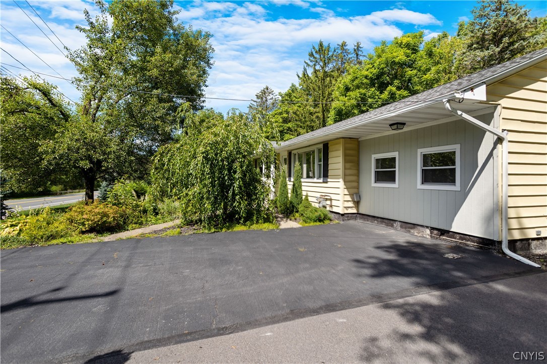 8583 Green Lakes Road Chittenango, NY 13037 - Photo 3 of 30