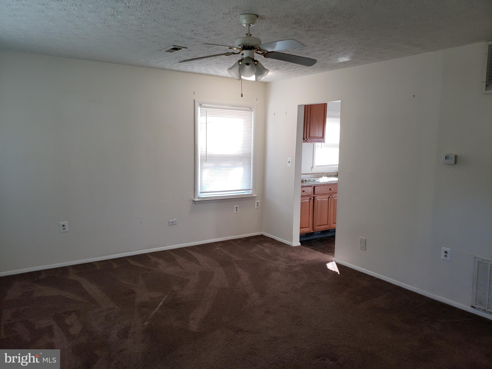 322 Baltimore Street Aberdeen, MD 21001 - Photo 12 of 19 Living room