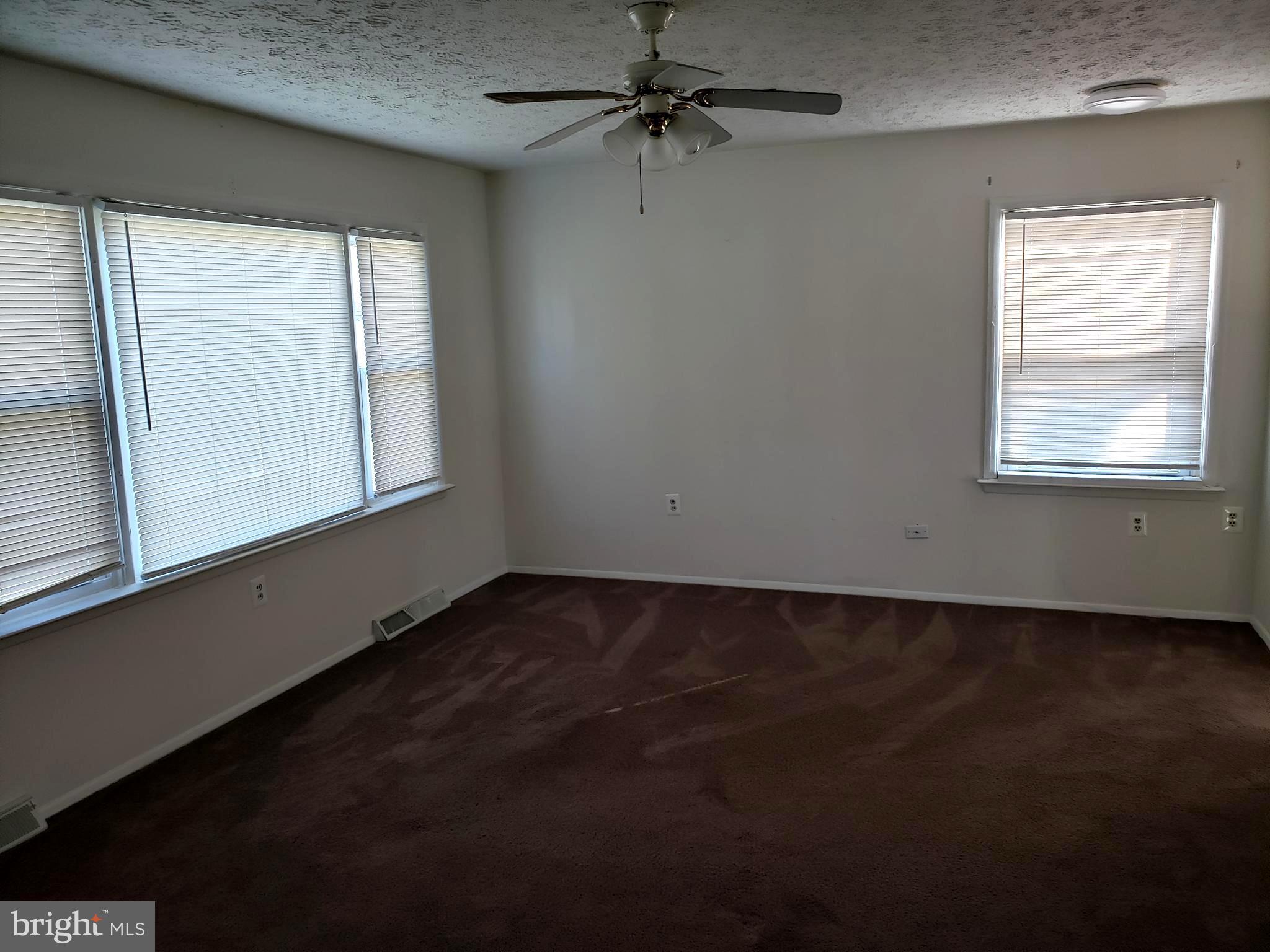 322 Baltimore Street Aberdeen, MD 21001 - Photo 18 of 19 Living room