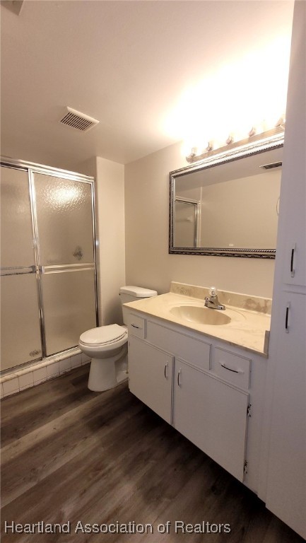 2830 North Lake Damon Road, Unit A Avon Park, FL 33825 - Photo 9 of 20 a bathroom with a toilet a sink and mirror