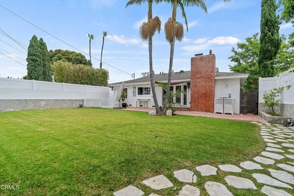 a view of a house with a backyard
