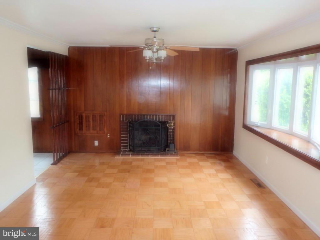 6215 Apache Street Springfield, VA 22150 - Photo 6 of 17 Family Room