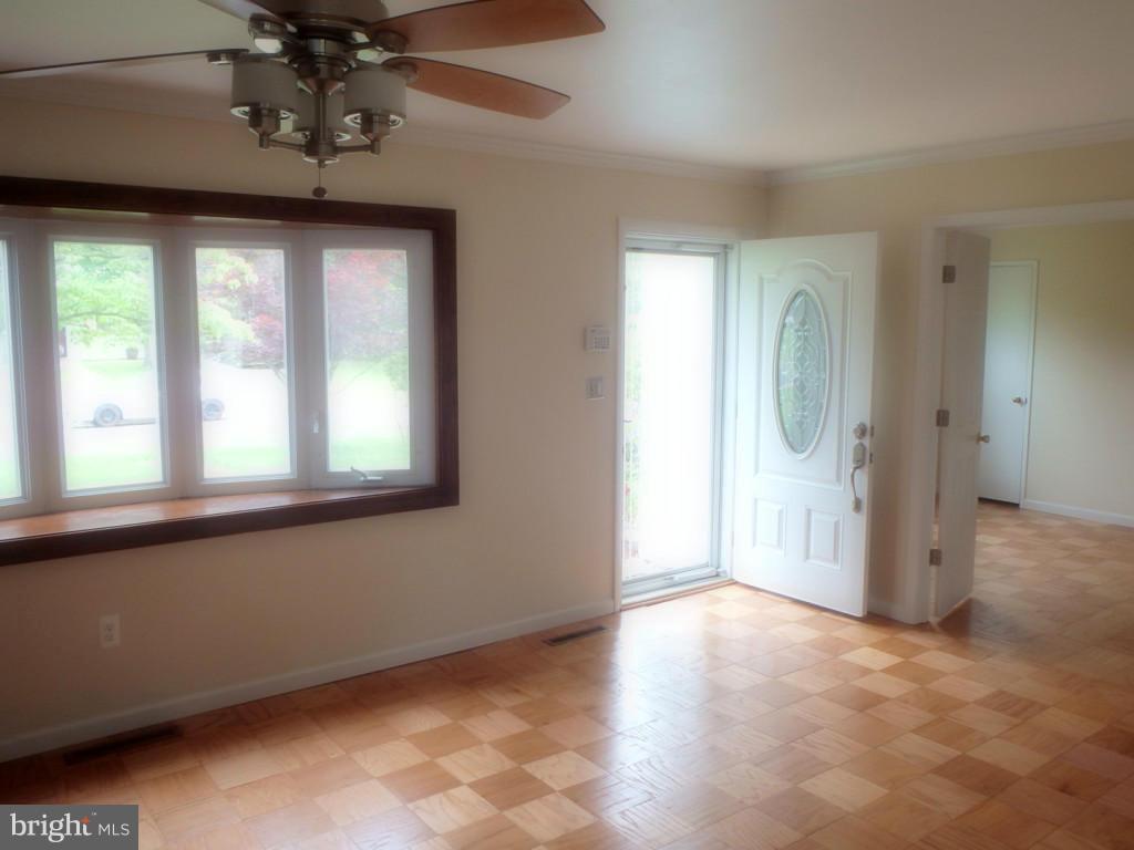 6215 Apache Street Springfield, VA 22150 - Photo 9 of 17 Interior (General)